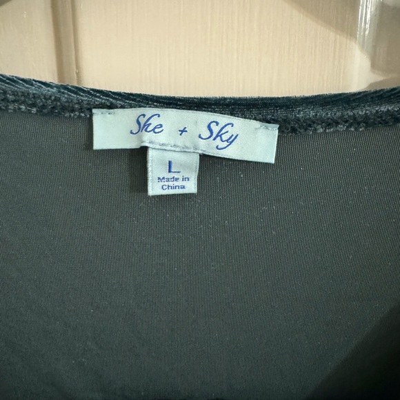 Women’s shorts romper. Size large She + Sky - Picture 3 of 6